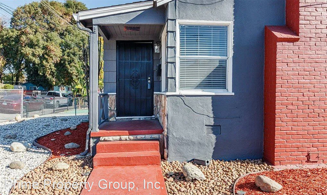Building Photo - 2 br, 1 bath House - 2100 105th Avenue