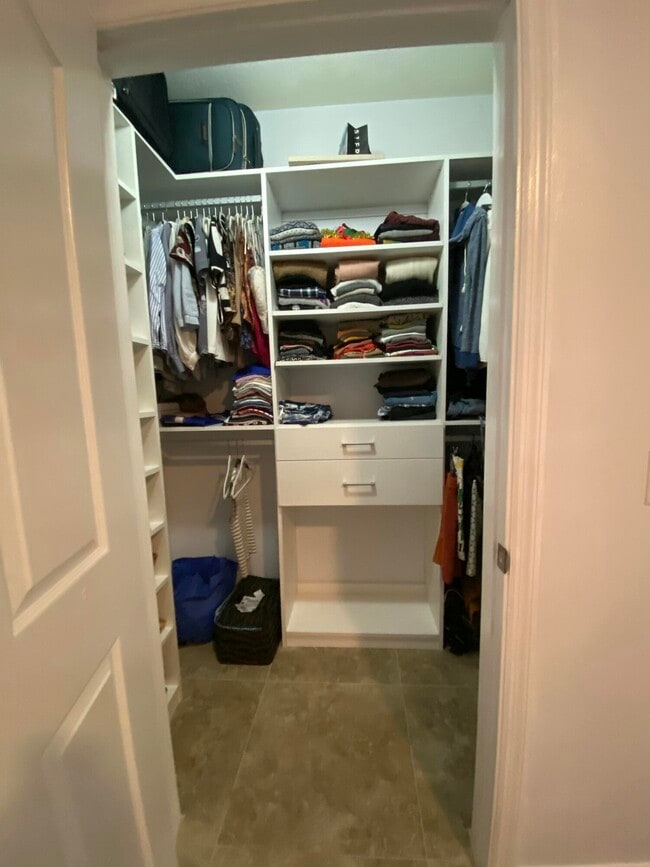 Building Photo - 1108 Myrtlewood Cir E