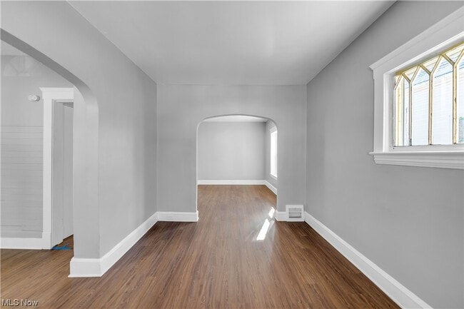 Building Photo - 3215 Saratoga Ave