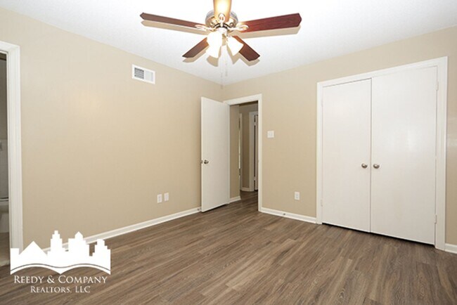 Building Photo - 6402 Cheshire Cove