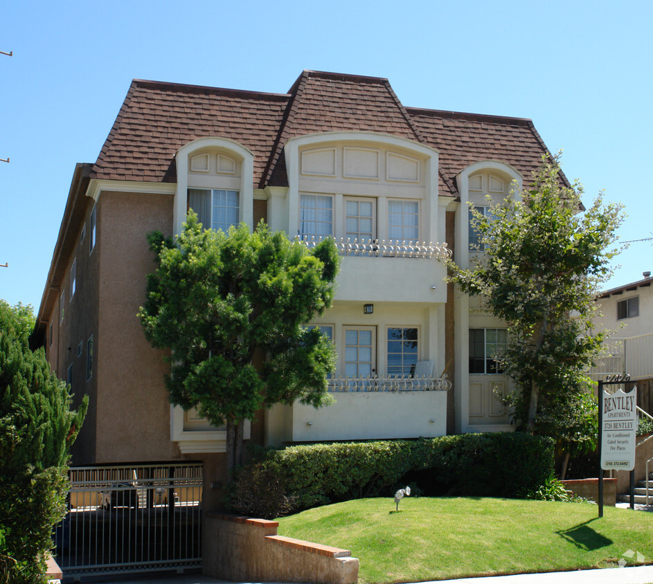 Building Photo - 3724 S. Bentley Ave.