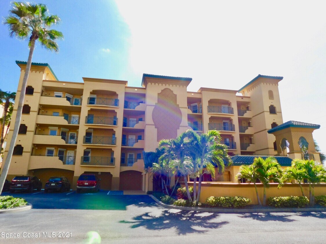 Foto principal - 8470 Ridgewood Ave