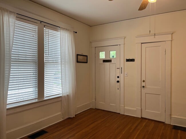 Building Photo - 1168 Orme Cir NE