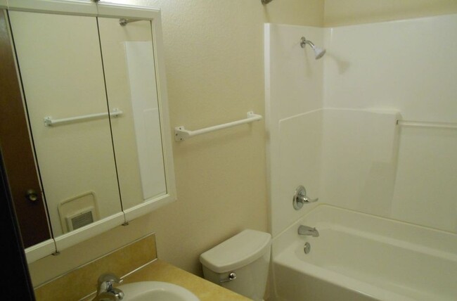 Foto del edificio - Cute 2BD Unit in Desirable McGillivray Nei...