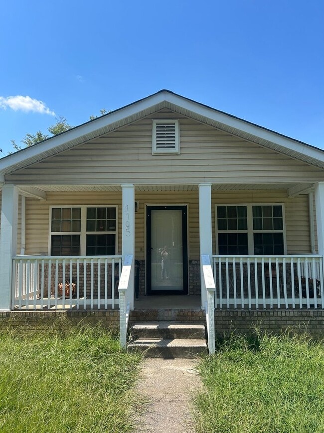 Building Photo - 1905 Dodson Ave