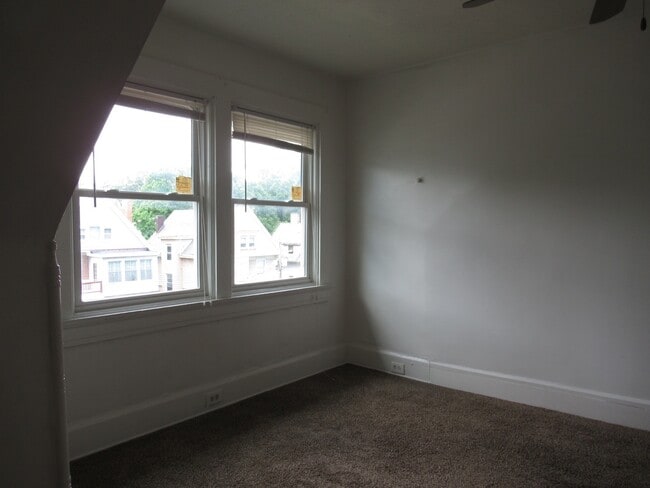 Foto del edificio - 829 Windham Ave