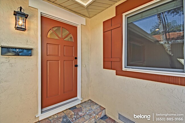 Building Photo - 814 Lusterleaf Dr