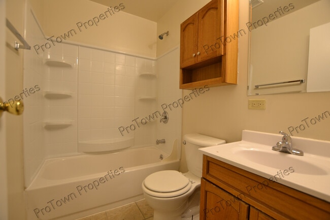 Building Photo - 2315 Birchwood Ln