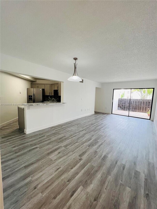 Foto del edificio - 9419 Fontainebleau Blvd