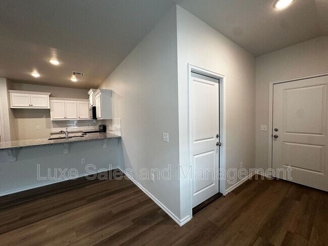 Foto del edificio - 3805 Franks Way