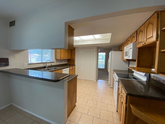 Foto del edificio - 4 Bedroom Home with Pool!
