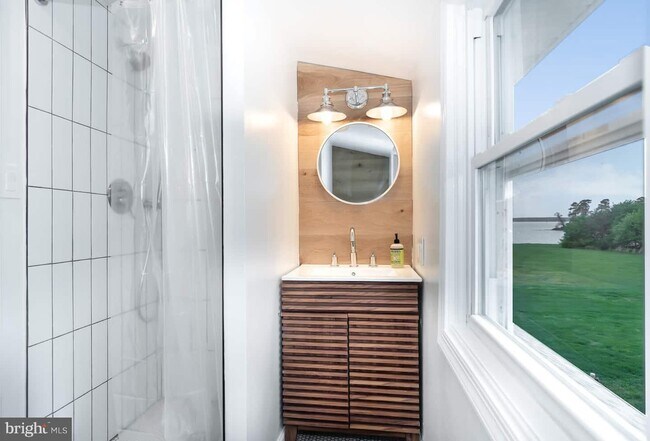 Building Photo - 6669 Cedar Cove Rd