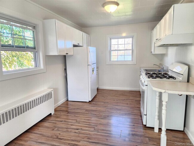 Foto del edificio - 184 Priscilla Ave