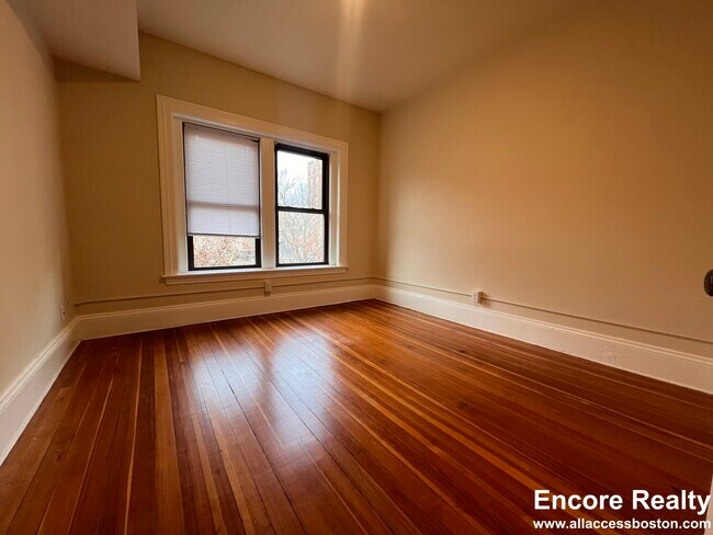 Building Photo - 1463 Beacon St
