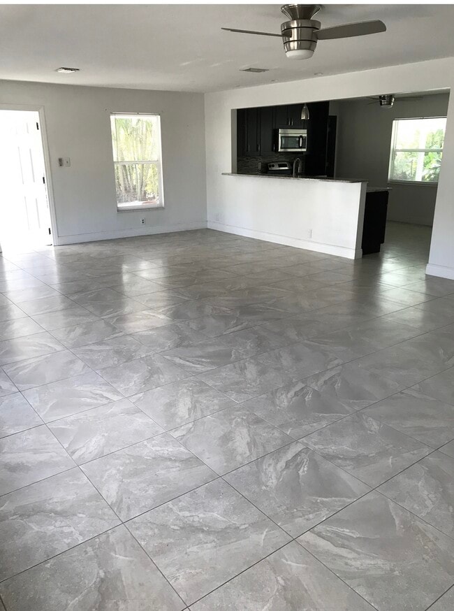 Foto del edificio - 1320 Milano Dr