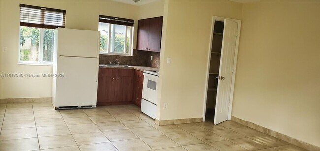 Foto del edificio - 1324 NE 127th St