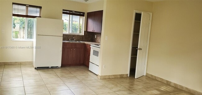 Building Photo - 1324 NE 127th St