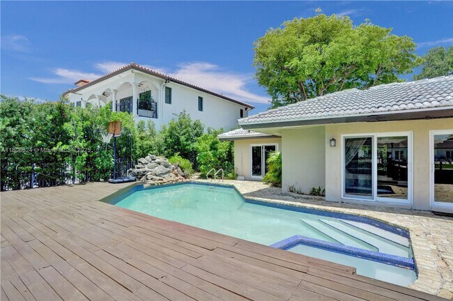 Foto del edificio - 3100 NE 56th Ct