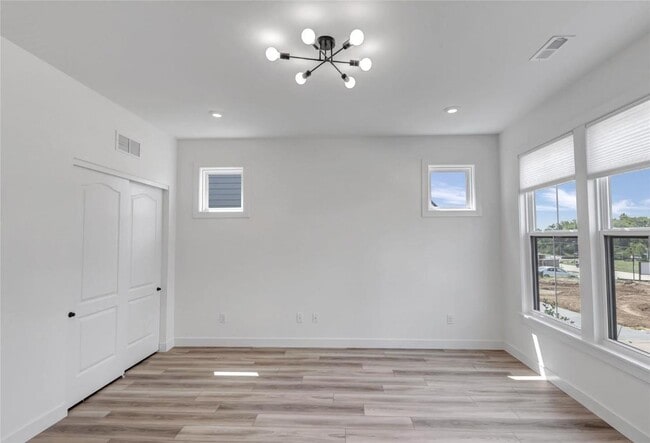 Foto del edificio - 16507 Honey Locust Dr