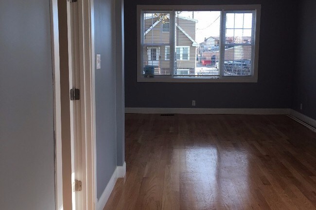 Great room - 1135 Lathrop Ave
