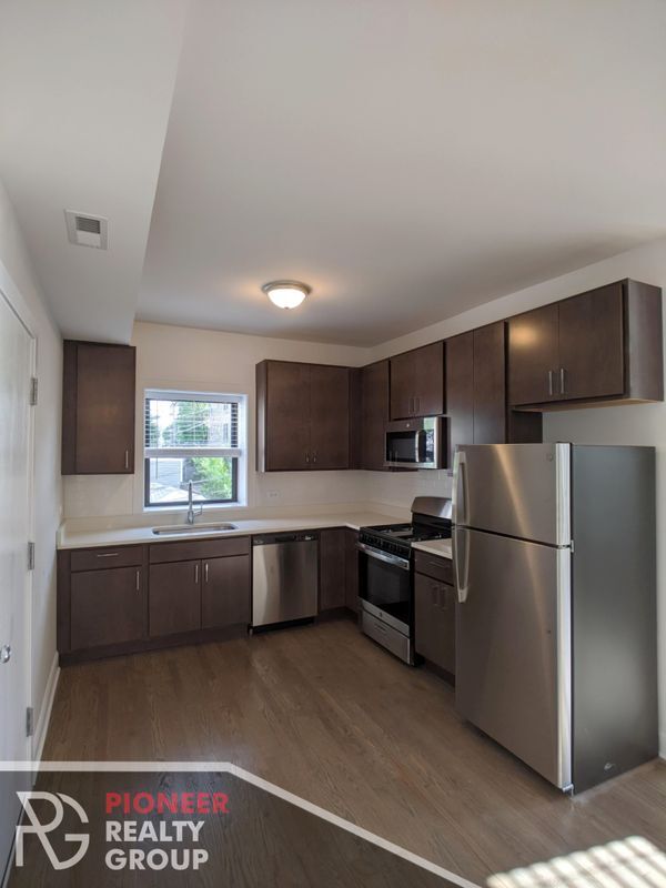Foto del edificio - 3409 W Fullerton Ave