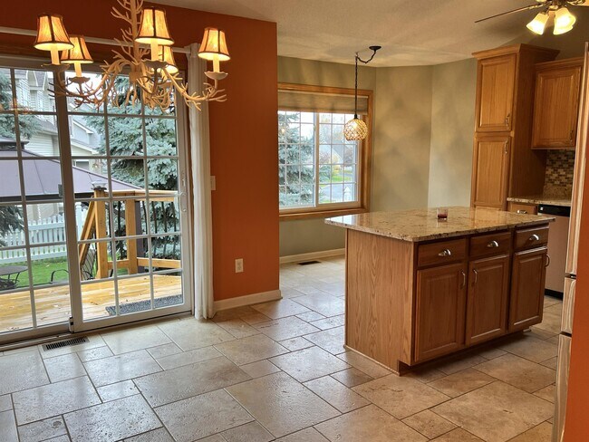 Building Photo - 2401 Emerald Bend
