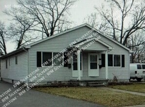 Building Photo - 1547 W Nine Mile Rd