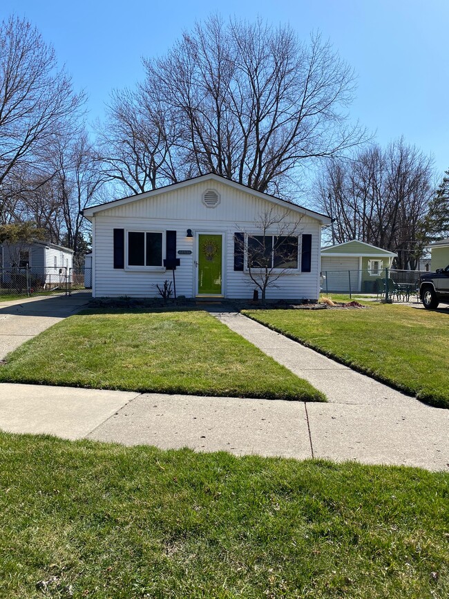 HOME - EXTERIOR - 22536 Hoffman St