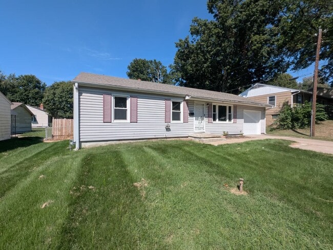 Building Photo - 3209 Messanie St