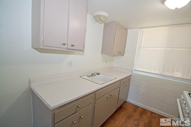 Building Photo - 511 Country Village Dr