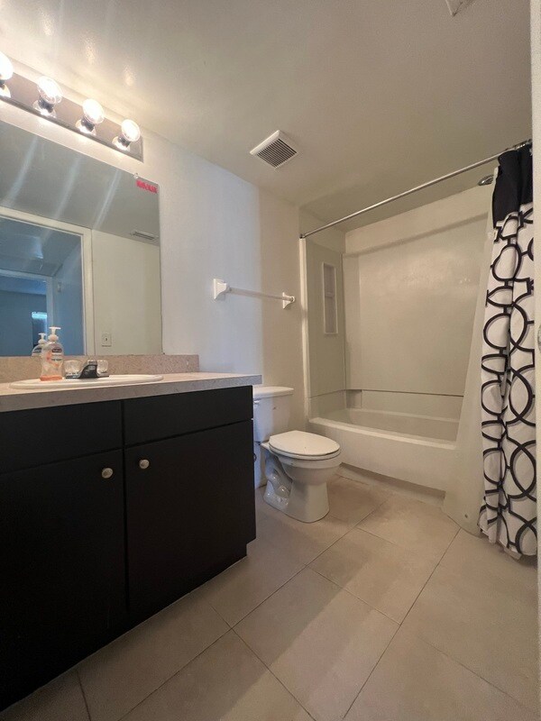 Foto del edificio - 5321 Summerlin Rd