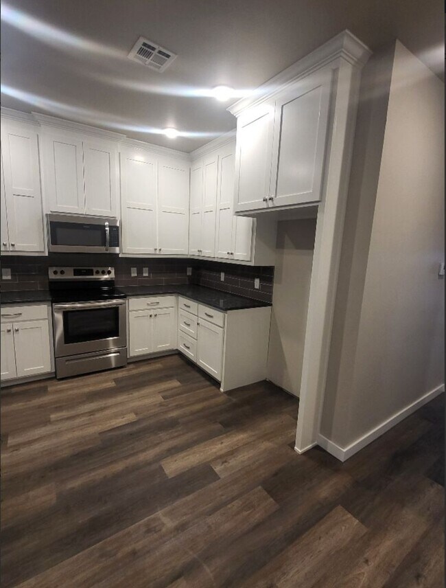 Foto del edificio - $500.00 OFF 1ST MONTH RENT