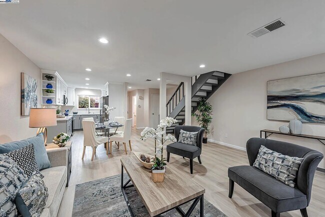 Foto del edificio - 7516 Silvertree Ln