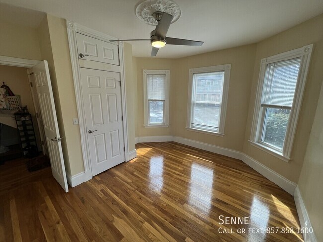 Building Photo - Modern 3-Bedroom in Davis Square – In-Unit...