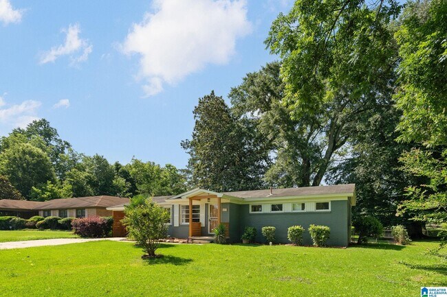 Building Photo - 852 Twin Lake Dr NE