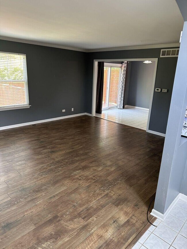 Foto del edificio - 3 bedroom in Naperville IL 60564