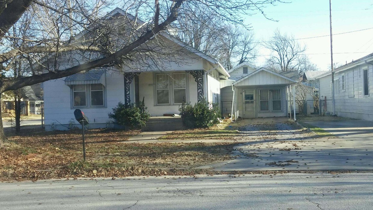 Primary Photo - 130 N Cherry St