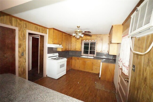 Building Photo - 608 Tate Ave
