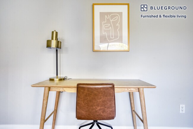 Foto del edificio - 1999 Beach Park Blvd