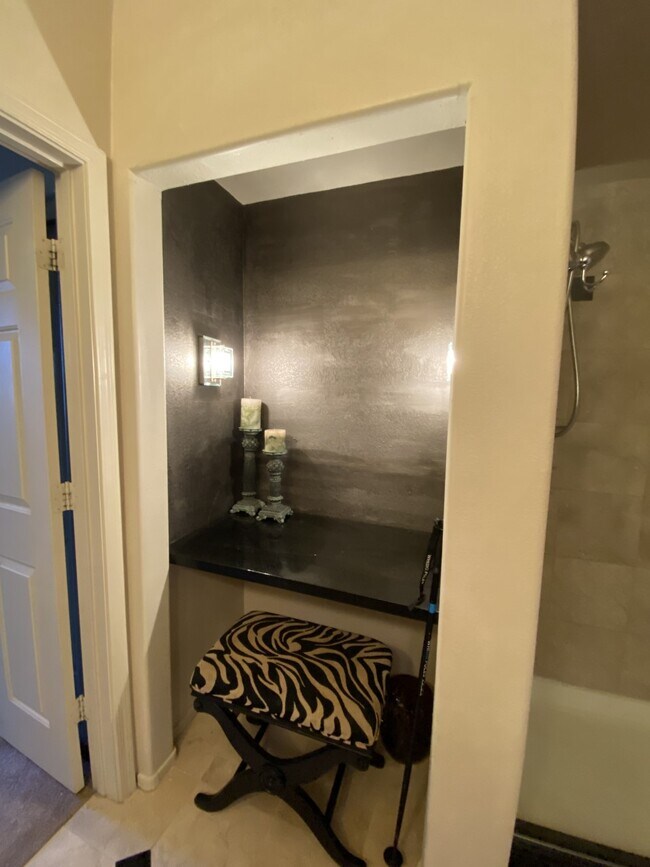 Polvo maestro - 9820 N Central Ave