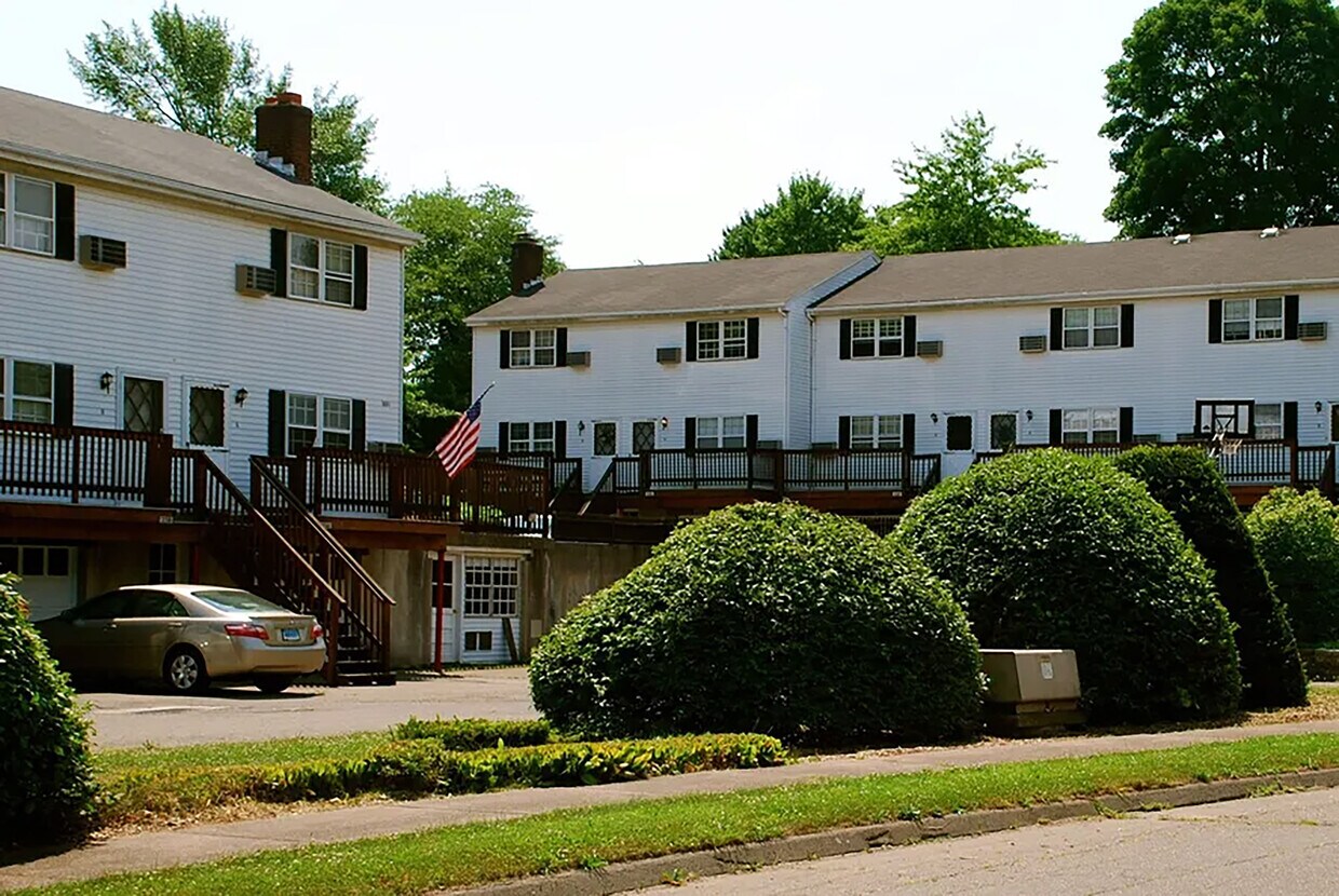 Charles Drive Apartments Apartments in Manchester, CT