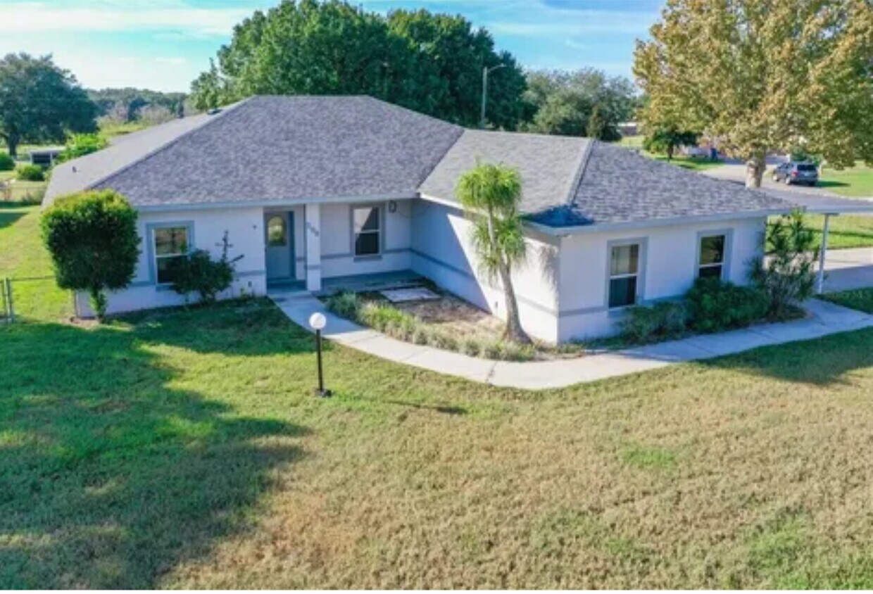 Primary Photo - 209 White Cliff Blvd