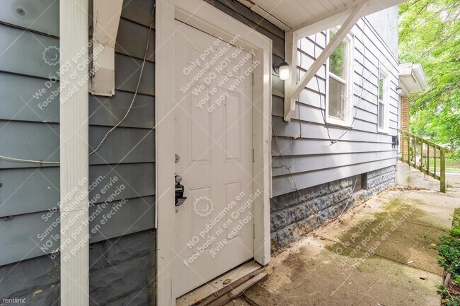 Foto del edificio - 1 br, 1 bath Duplex - 4044 Boulevard Pl B B