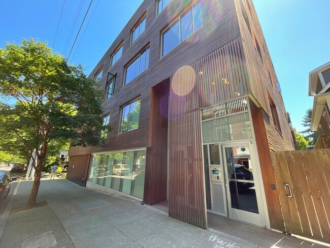 Building Photo - Stunning NW District Condo with Secured Pa...