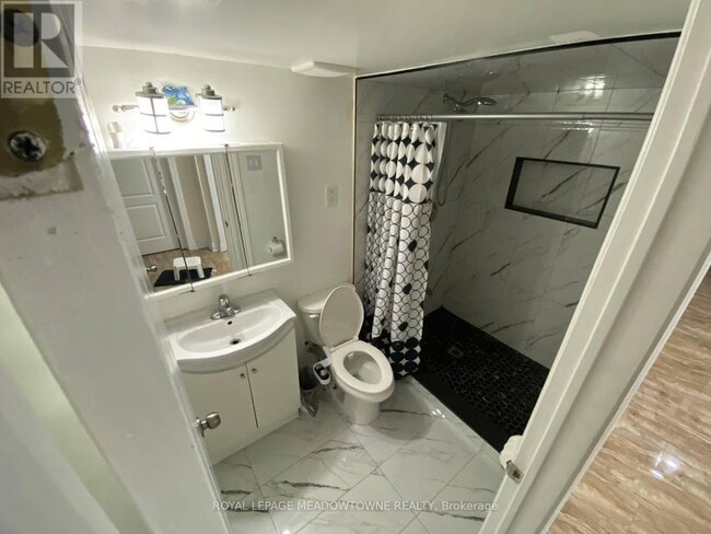 Building Photo - 82 Severin St