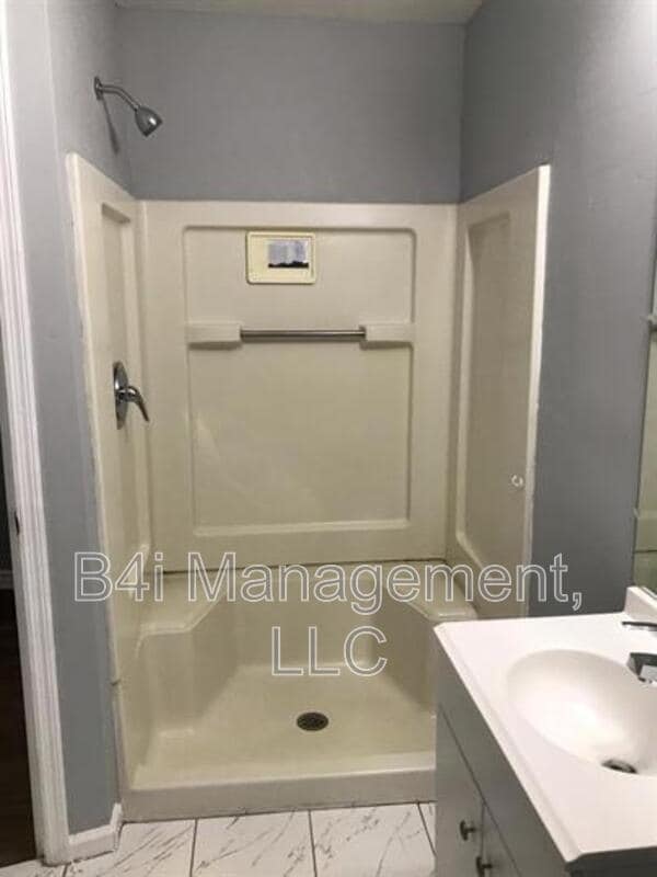 Foto del edificio - 4692 Beecher St