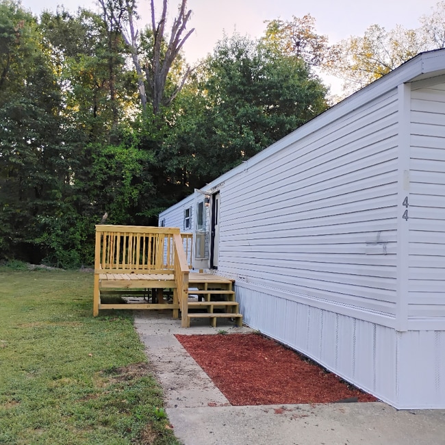 Building Photo - 44 Deerwood Park