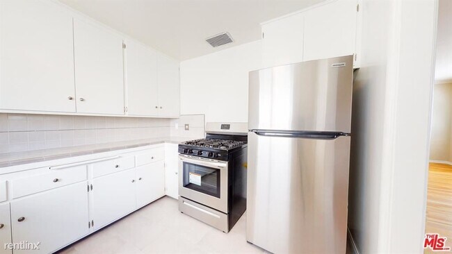 Building Photo - 2 br, 2 bath House - 433 Ocean Ave Apt A