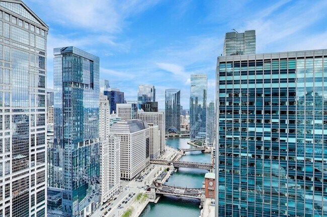 Foto del edificio - 300 N State St