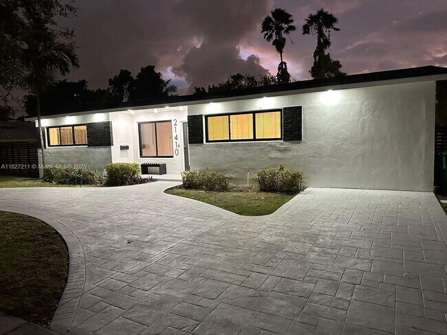 Foto del edificio - 21410 NE 24th Ct